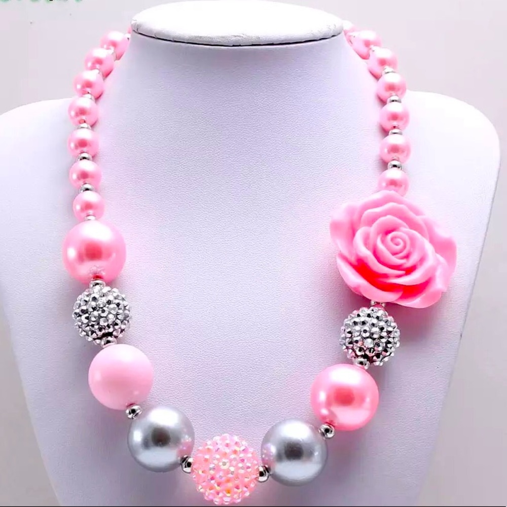 New Chunky Flower 🌸 & Pearl Statement Necklace